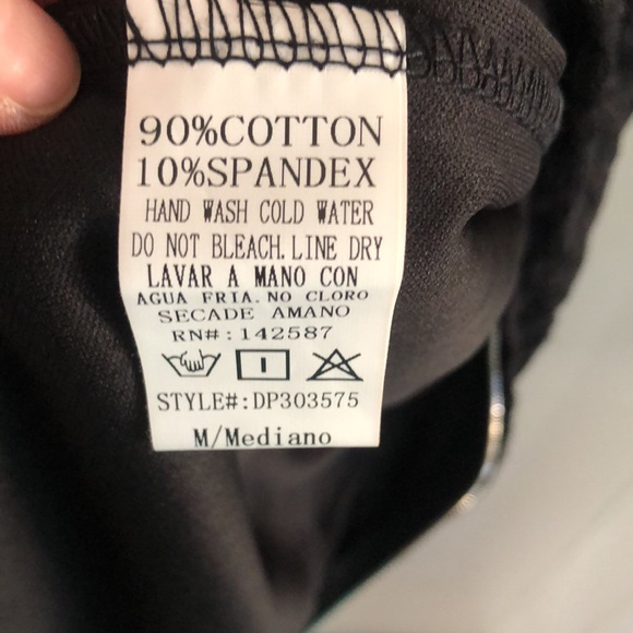 Black lace dress-zips all the way up! - Picture 7 of 8